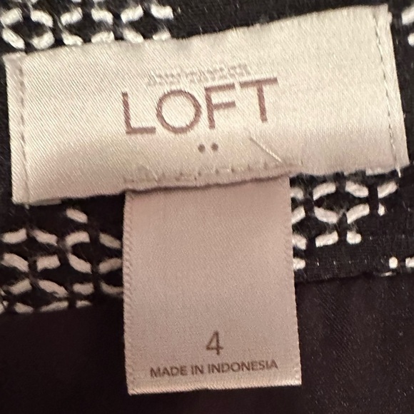 Ann Taylor LOFT black-and-white geometric print mini skirt size 4 - Picture 4 of 8